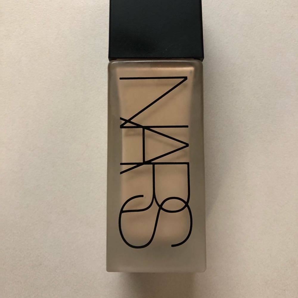 Nars all day luminous Mont Blanc